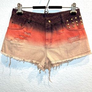 NEW WITHOUT TAG Mid-Rise Studded Frayed Hem ombre plum pink shorts, Size M